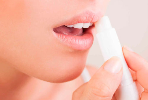 Et tegn på, hvilke sygdomme der kan være tørre læber