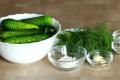 Letsaltede agurker i en pose: en magisk opskrift på 5 minutter + egnet til en dåse