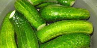 Lightly salted cucumbers, classic recipe