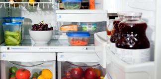 Как убрать запах из холодильника?